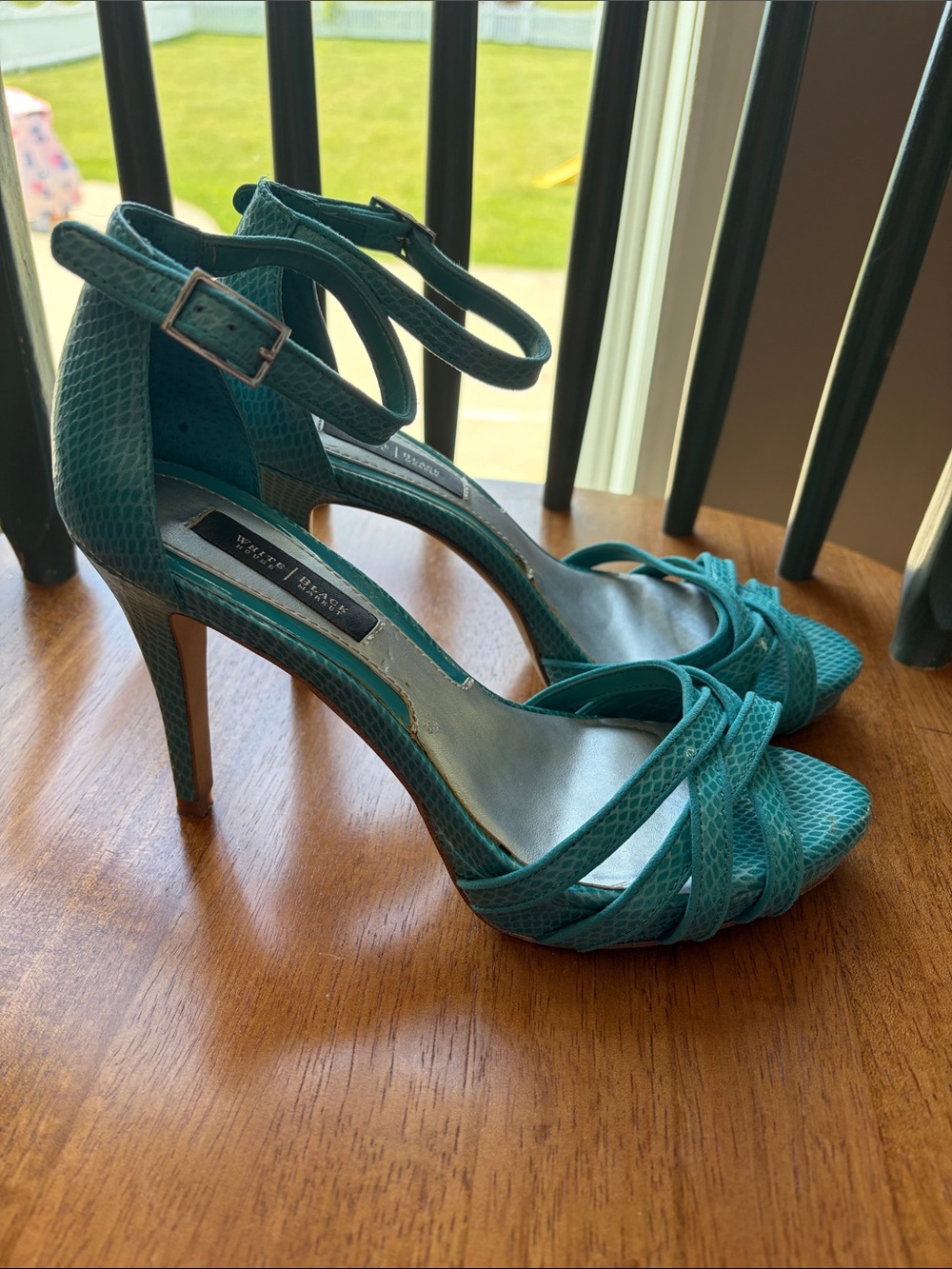 White House Black Market Teal Elaina Heels 7.5